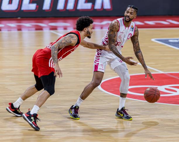 离赛场的四 离赛场的四