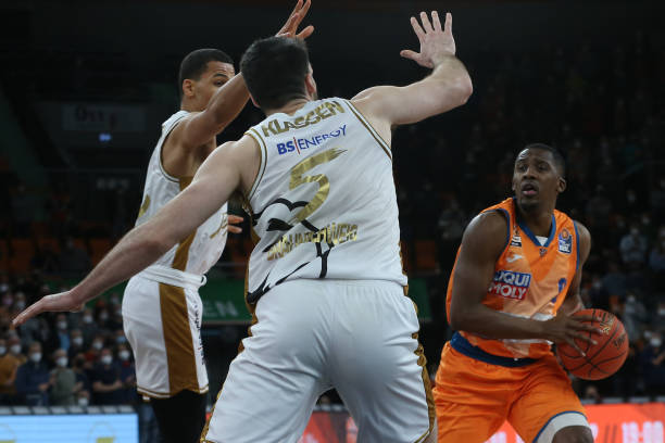 都不乏类似 都不乏类似